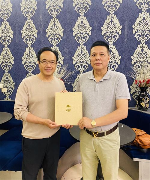 世界和平丝带组织副秘书长杜国勇莅临罗马拜会艺术大师张焰