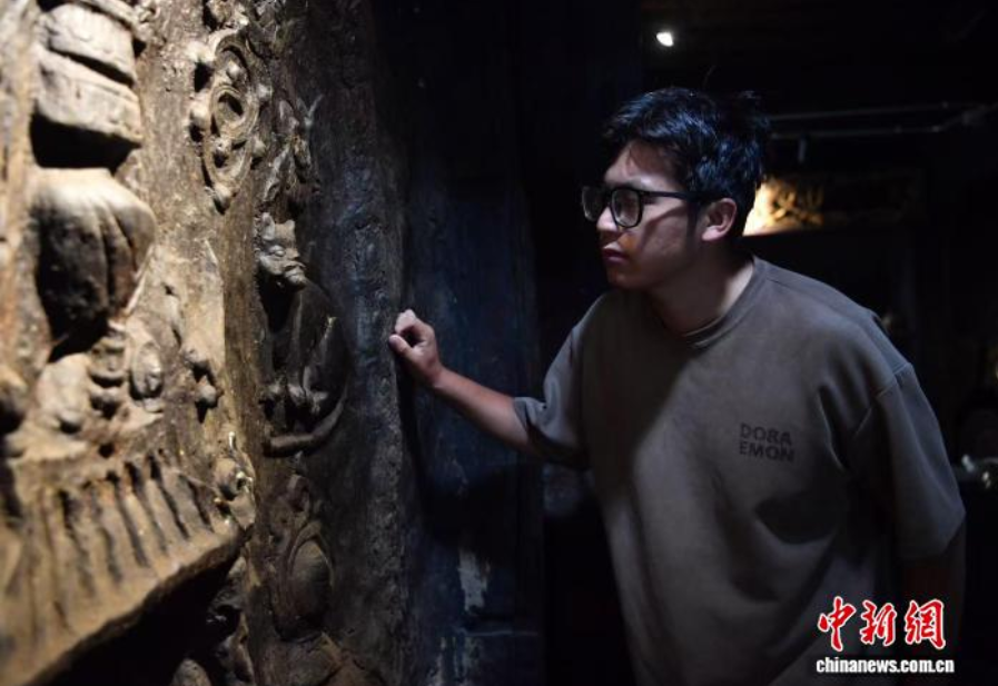 探访全国最大的白藏房群:当世界扑面而来