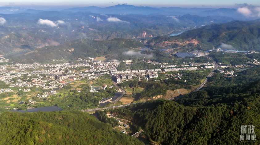 时政新闻眼丨四中全会后首次考察，习近平来到广东梅州