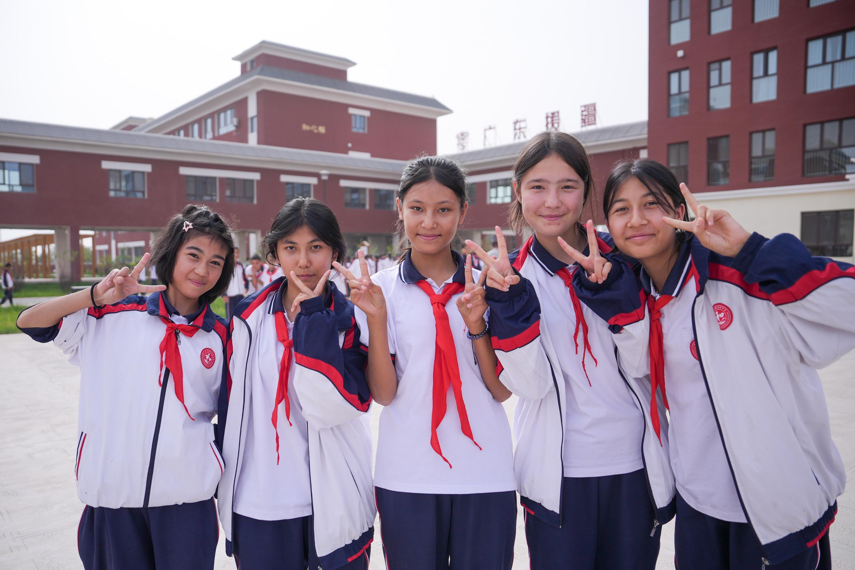 粤暖天山写新篇:广东在教育等多领域支援建设美丽新疆的努力